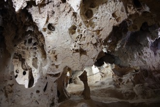 CM Grotte algues fossiles et tombes
